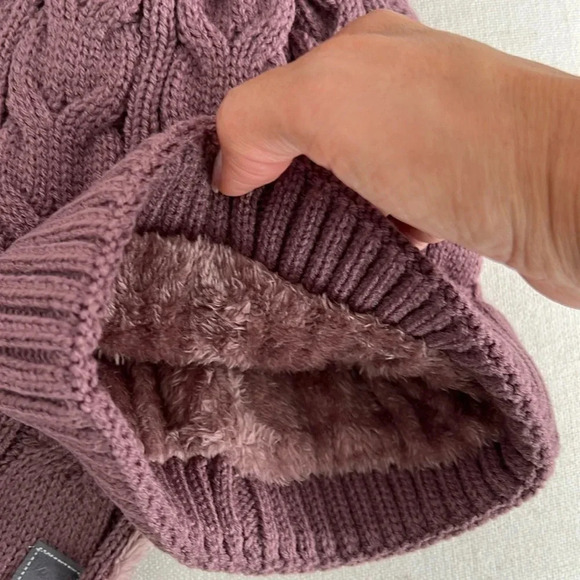 UGG purple/taupe cable-knit hat and infinity scarf. - Picture 2 of 2